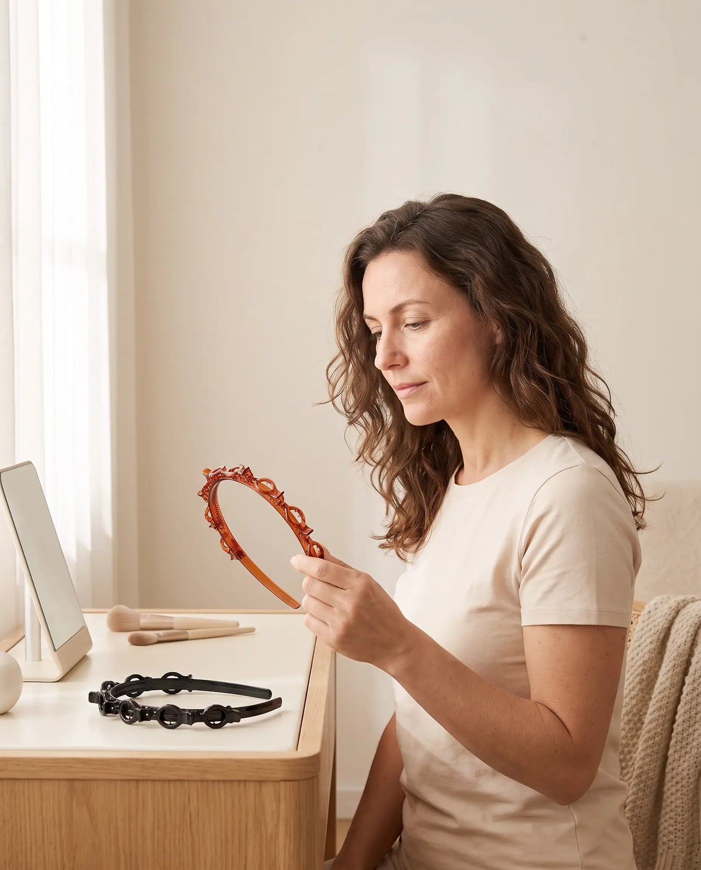 Preparing to style hair with the tortoiseshell-brown PIMOVO ClipStyle headband